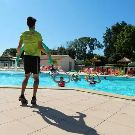 Gite 4 Etoiles - Piscine - Efciac Soullans